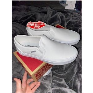 BNIB Vans Asher True White Slip On